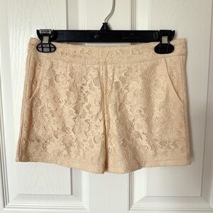 NWOT Cream High Waist Lace Shorts with Elegant Design
